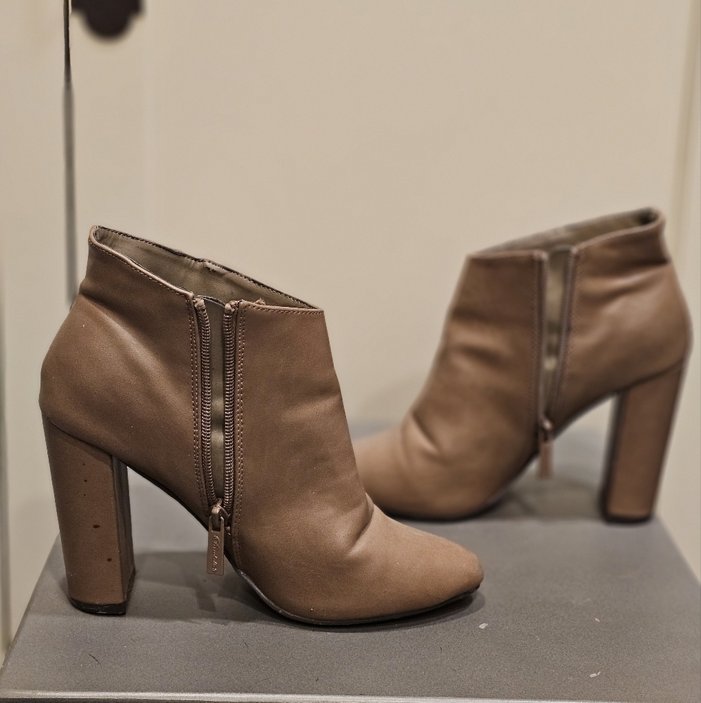 Breckelles Tan Ankle Boots